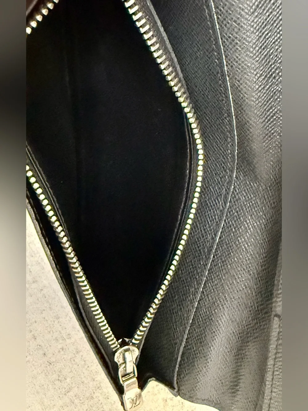 LOUIS VUITTON Taiga Brazza Wallet